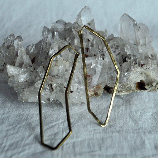 キャッチレス 多角形アシンメトリーピアス front／P006