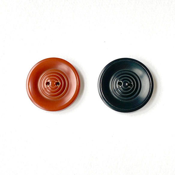 ベイクライトボタン 25mm 赤茶／黒　ESR-006 1枚目の画像