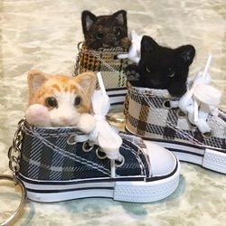 猫の日2023］ねこのスニーカーキーホルダー 羊毛フェルト プチ柴ラパン