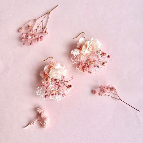 N.131 ドライフラワー アシンメトリー パール ゆらゆら 華やか　ピアス 桜×かすみそう】 ドライフラワー ピアス・イヤリング ブライダル