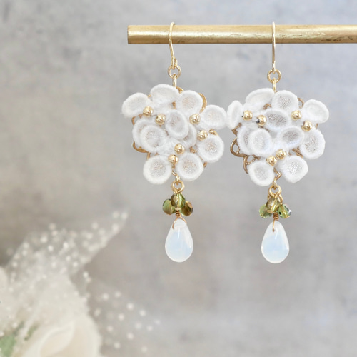 秋香る銀木犀ピアス/イヤリング (受注生産/オーガンジー刺繍/花