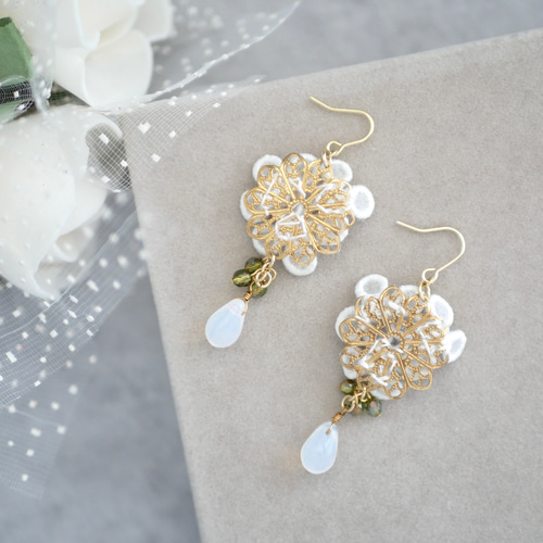 ふし様：オーダーメイドイヤリング 秋香る銀木犀ピアス/イヤリング (受注生産/オーガンジー刺繍/花