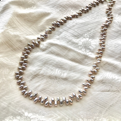 完売しました　#350 湖水真珠　メタリックで眩しいグレージュ　クレオパトラ型　3×5㍉　10個　ドロップ型　 3枚目の画像