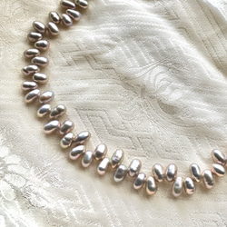 完売しました　#350 湖水真珠　メタリックで眩しいグレージュ　クレオパトラ型　3×5㍉　10個　ドロップ型　 2枚目の画像