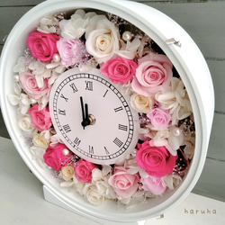 【受注制作】ピンクのバラが華やか可愛い花時計プリザーブドフラワー 結婚お祝い 新築お祝い 銀婚式 金婚式 記念日 6枚目の画像