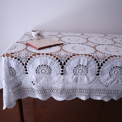 フランスの手仕事/ 手編みレースと白糸刺繍の25パーツをレースで繋いだ大判テーブルクロス (ヴィンテージ ブロカント） 10枚目の画像