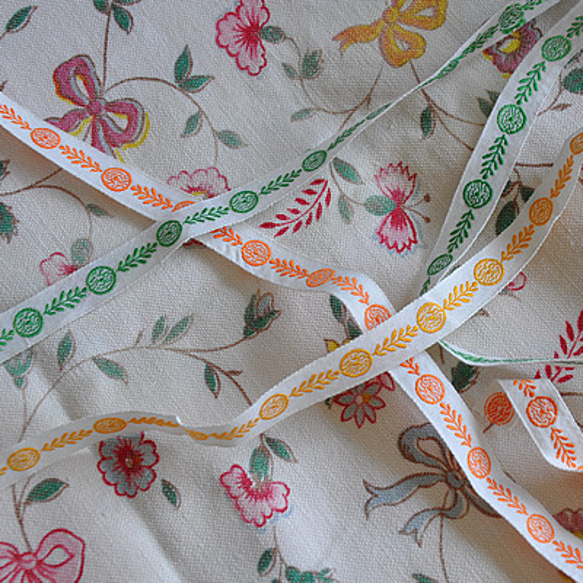 フランス　アンティークファブリック　リボン　ローズ　繊細な柄　100年以上前の布 フランス アンティークファブリック リボン ローズ 繊細な柄 100年以上