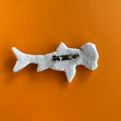✴︎魚シリーズ✴︎シュモクザメ(ハンマーヘッド)のビーズ刺繍ブローチ 6枚目の画像