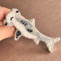 ✴︎魚シリーズ✴︎シュモクザメ(ハンマーヘッド)のビーズ刺繍ブローチ 3枚目の画像