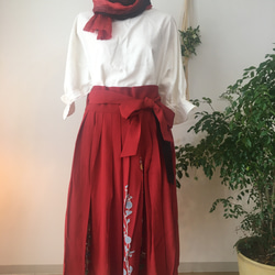 【世界最初】手描き友禅ロールスカート（赤色 / 日本産シルク100％） 10枚目の画像