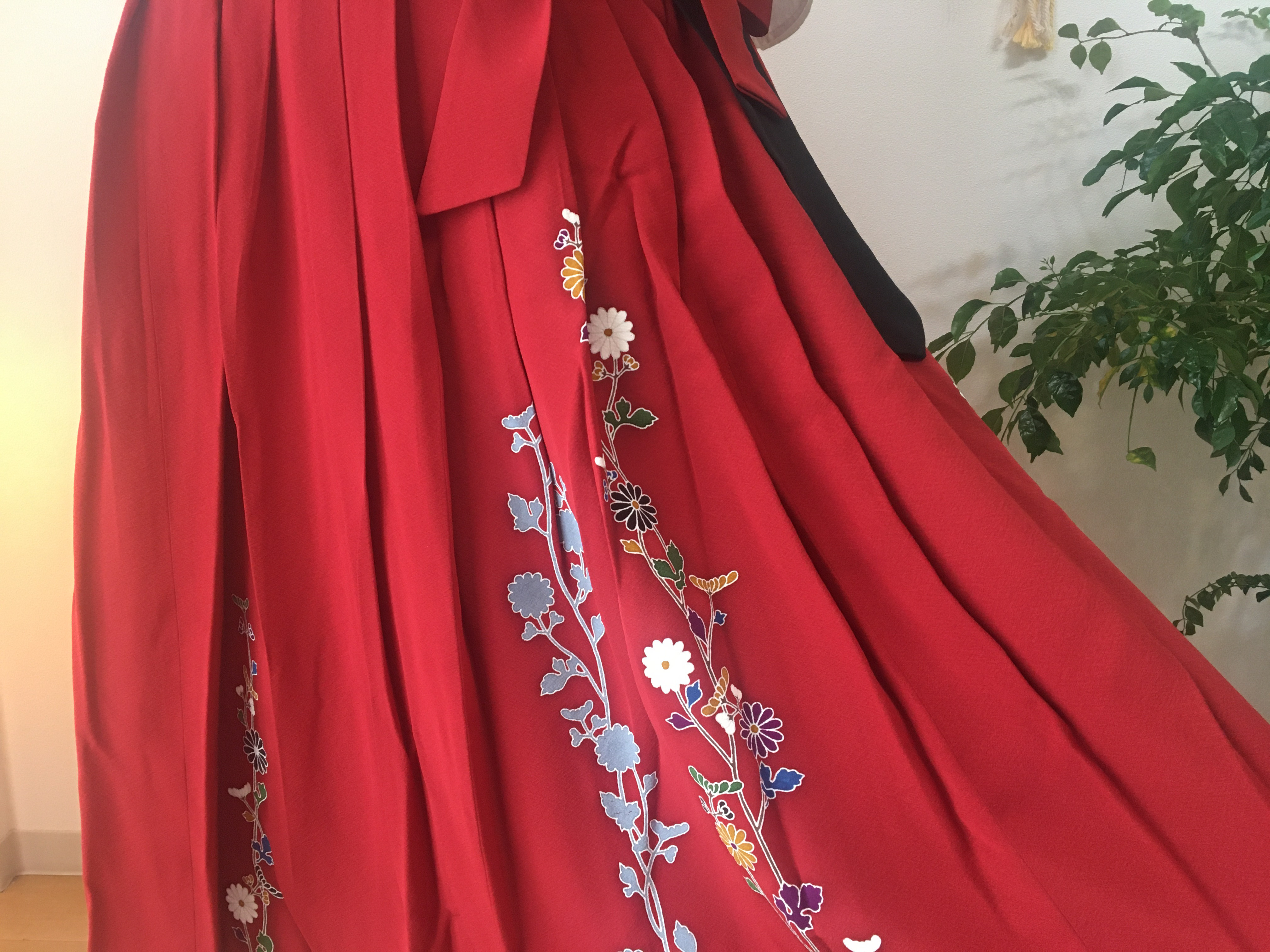 【世界最初】手描き友禅ロールスカート（赤色 / 日本産シルク100％）