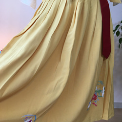 【世界最初】手描き友禅ロールスカート（黄色 / 日本産シルク100％） 10枚目の画像