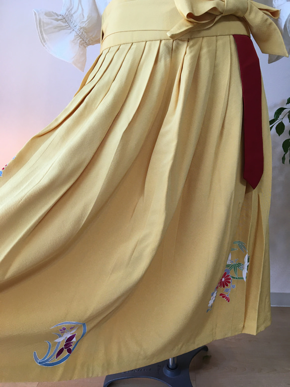 【世界最初】手描き友禅ロールスカート（黄色 / 日本産シルク100％） 10枚目の画像