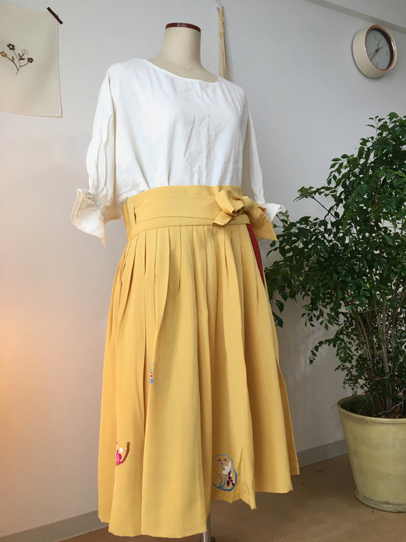 【世界最初】手描き友禅ロールスカート（黄色 / 日本産シルク100％） 3枚目の画像