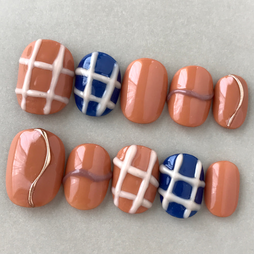 こっくりオレンジとブルーのニュアンスネイル ネイルチップ うねうね  