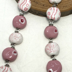 【Kazuri Beads】セラミック ネックレス （ピンク） 3枚目の画像