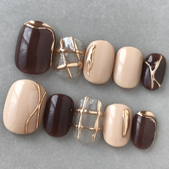 うねうねブラウン ネイルチップ ブラウンとベージュの大人秋ニュアンスネイル ネイルチップ