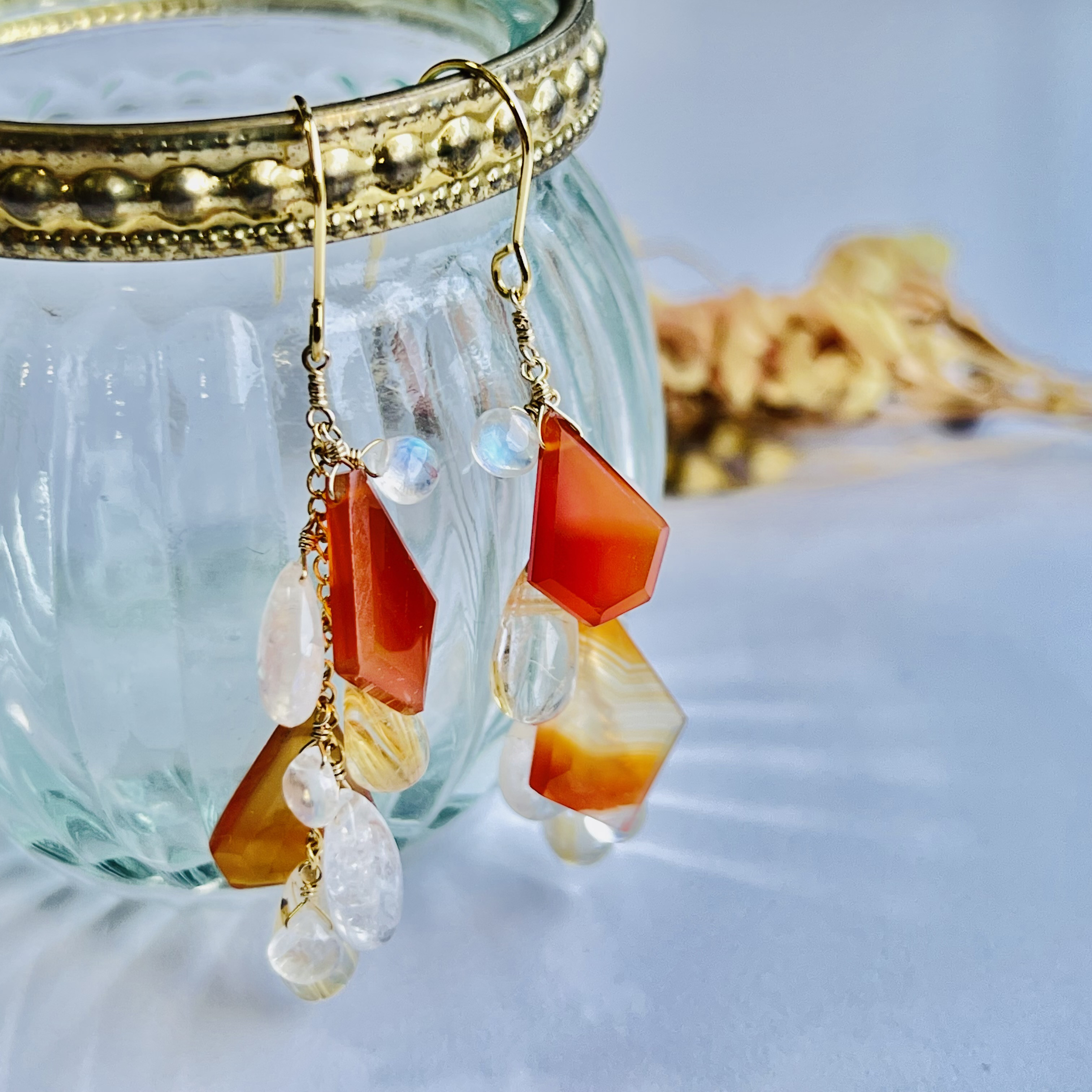 透明感のある ブルームーンストーン と ルチル の シャンデリアピアス　14kgf