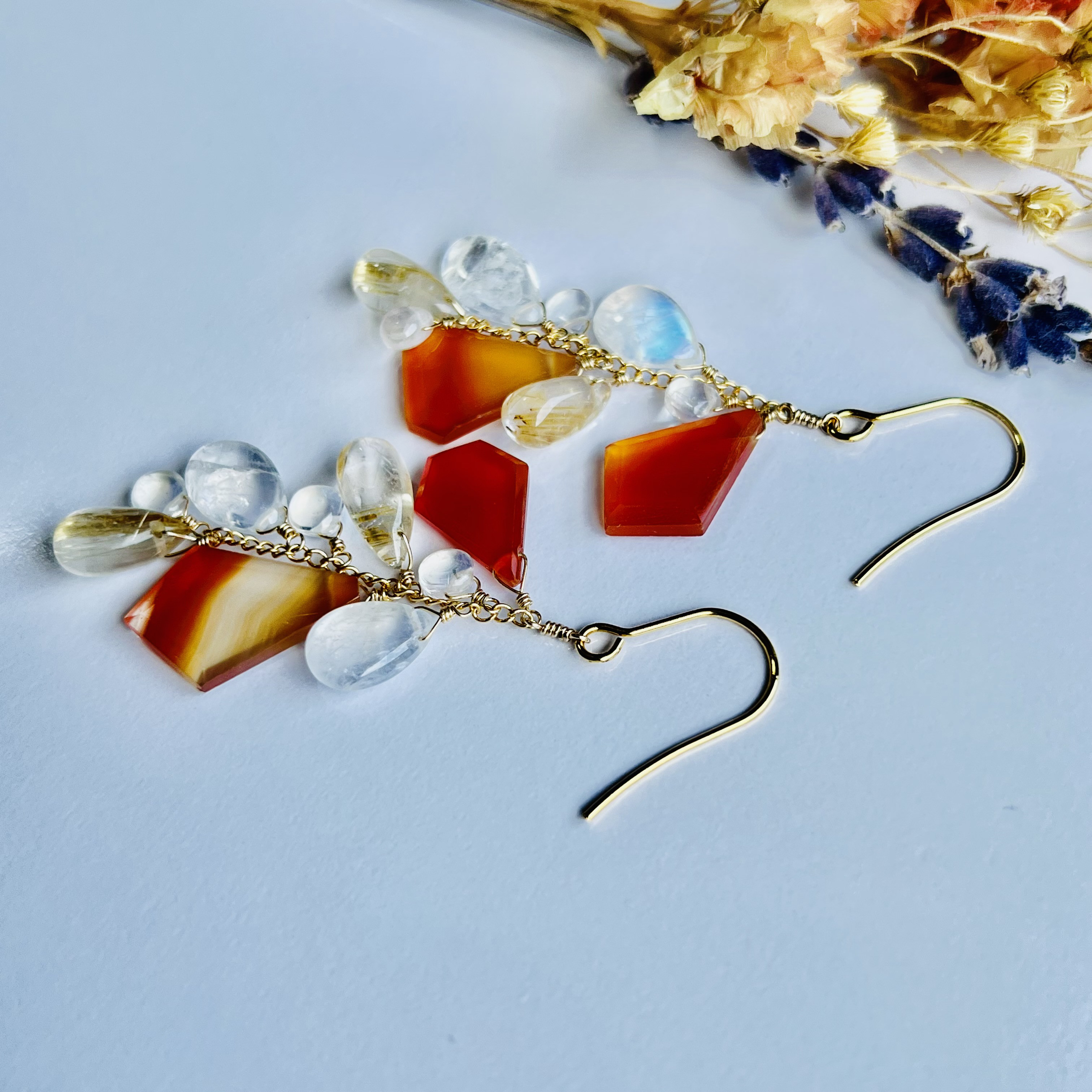 透明感のある ブルームーンストーン と ルチル の シャンデリアピアス　14kgf