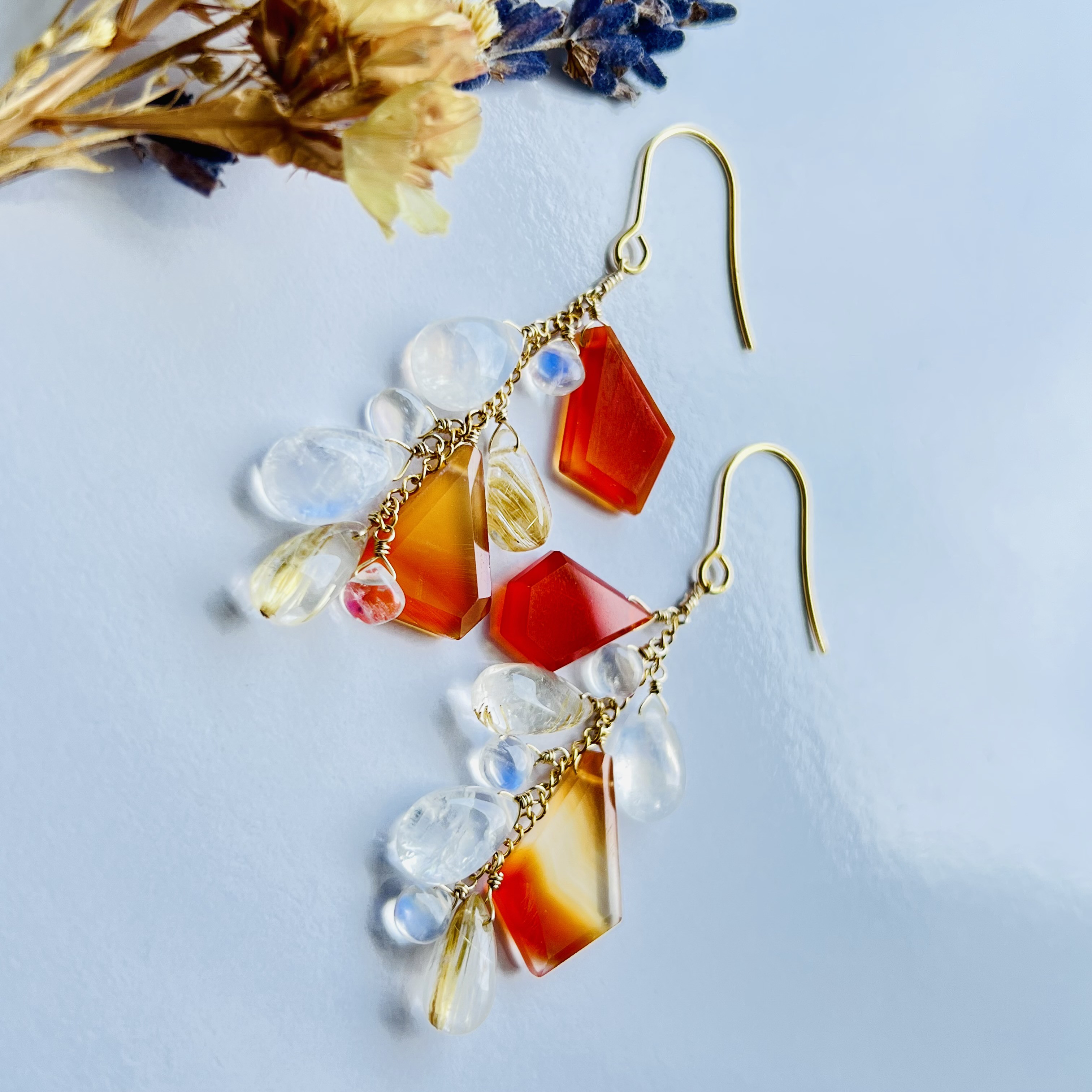 透明感のある ブルームーンストーン と ルチル の シャンデリアピアス　14kgf