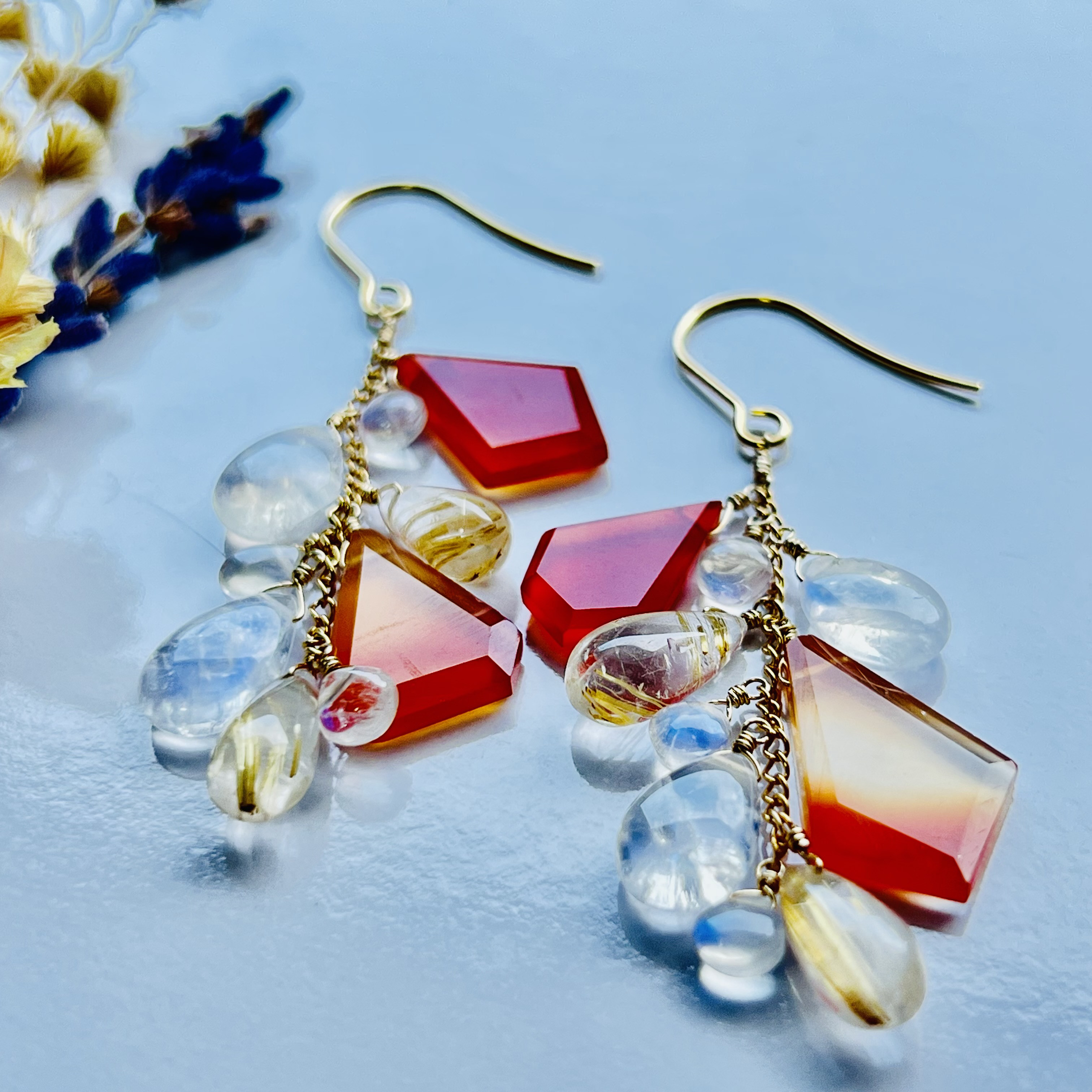 透明感のある ブルームーンストーン と ルチル の シャンデリアピアス　14kgf