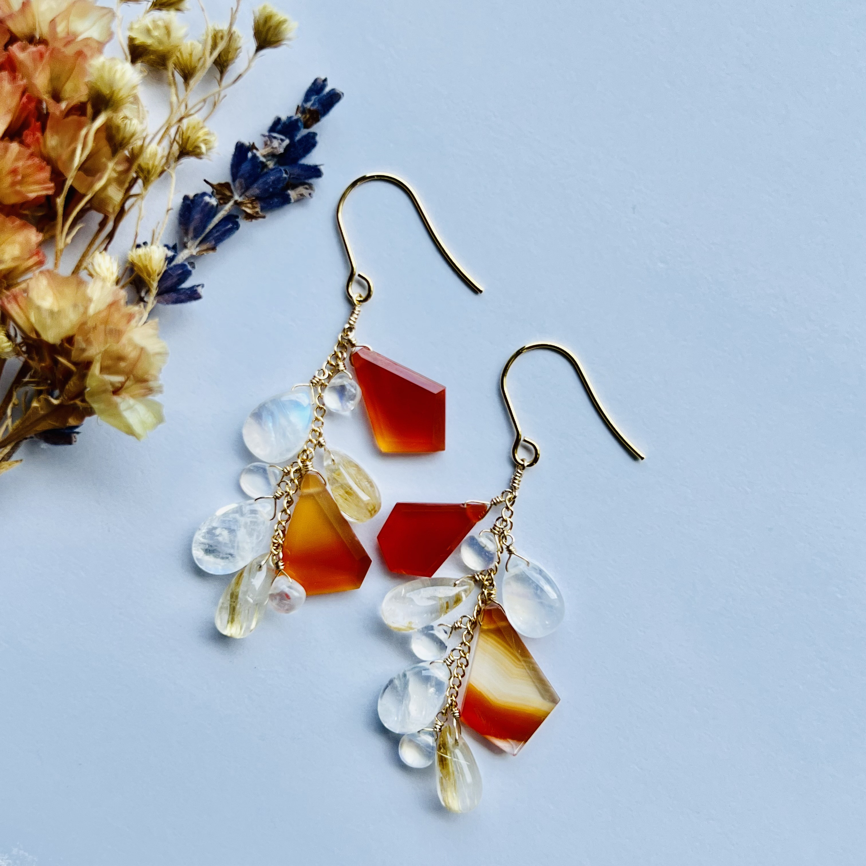 透明感のある ブルームーンストーン と ルチル の シャンデリアピアス　14kgf