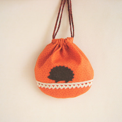 可愛いハリネズミの巾着袋(オレンジ） 3枚目の画像