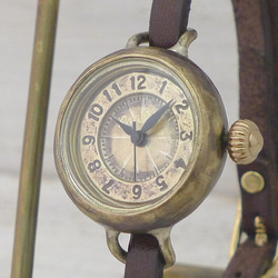 “瓢蟲-B”24 毫米黃銅圓形腳背錶殼手鍊式手工手錶 (375) 第1張的照片
