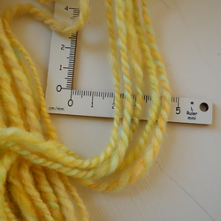 tenna + 手つむぎ毛糸  手紡ぎ糸 毛糸 メリノウール  黄色 約80g #1430 7枚目の画像