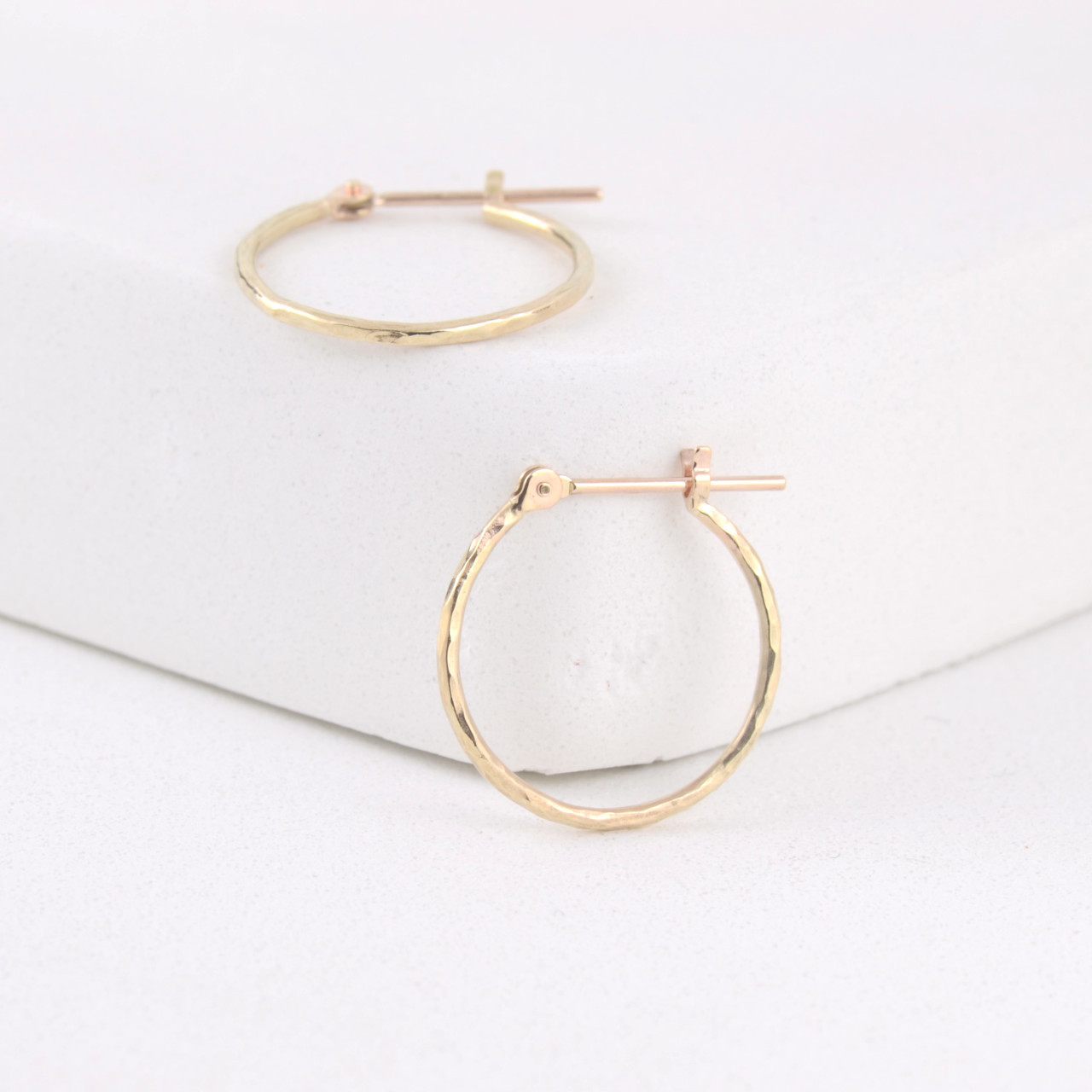 【K10YG】15ｍｍ　テクスチャーのフープピアス 19,875円