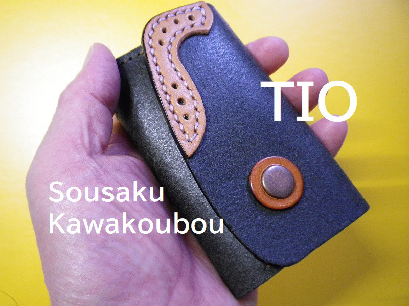 【送料無料】★ブラック牛革のトコ面(革裏側)を表に使用した総手縫一点物ＴＩＯオリジナル６連キーケース　TIO-K025