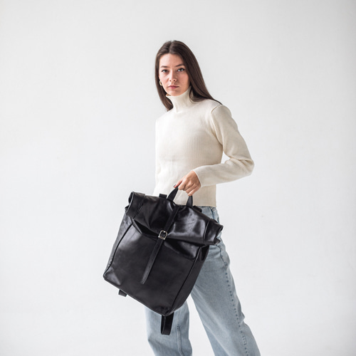 HIROFU 黒 レザー ロールトップリュック HIROFU 黒 レザー ロールトップリュック