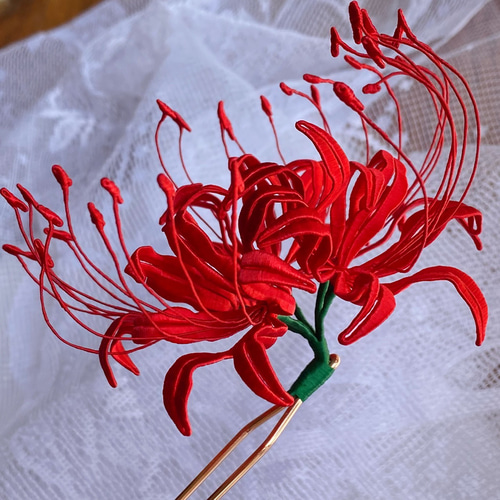 リアル彼岸花の二本挿しかんざし　立体刺繍風 リアル彼岸花の二本挿しかんざし 立体刺繍風 かんざし メノ工房
