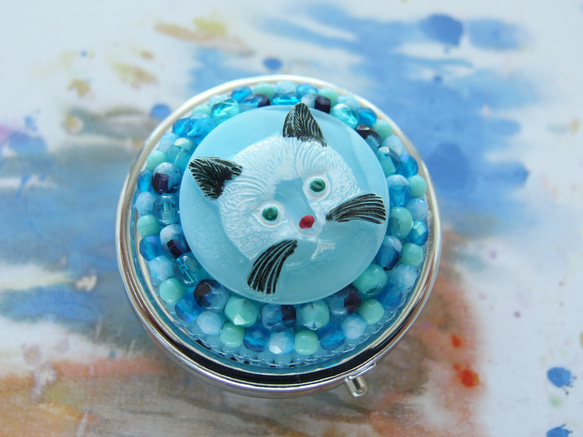 スカイブルーな猫さん　ハリケーンミルキーアクア　チェコガラスボタンのピルケース　小さなジュエリーボックス　一点限り 4枚目の画像