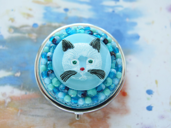 スカイブルーな猫さん　ハリケーンミルキーアクア　チェコガラスボタンのピルケース　小さなジュエリーボックス　一点限り 1枚目の画像
