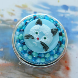 スカイブルーな猫さん　ハリケーンミルキーアクア　チェコガラスボタンのピルケース　小さなジュエリーボックス　一点限り 5枚目の画像