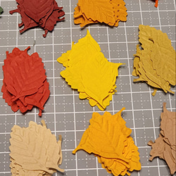 【受注製作】【送料無料】クラフトパンチ・リーフ型　秋色２００枚セット 1枚目の画像