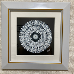 【一点物】手描き 曼荼羅バティック　タペストリー 一点物〕タンカ - ブッダアイと種子マンダラ[32cm x 32cm] の通販[送料