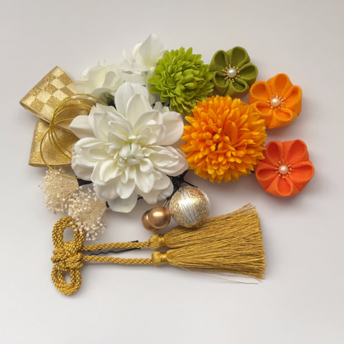 オレンジ ８センチ 花ピン 2つ、かすみ草 2本 オレンジ 8センチ 花ピン 2つ、かすみ草 2本