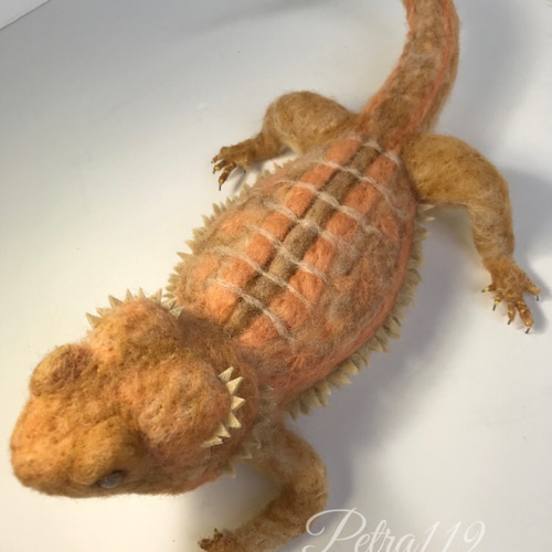 羊毛フェルト☆フトアゴヒゲトカゲdeux 羊毛フェルト ペトラ119 通販