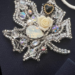 ハート❤︎の虫食い氷の葉 オートクチュール刺繍ブローチ ブローチ レ