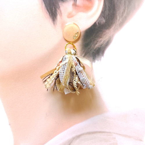 2way*ふんわりベージュのタッセルのピアス/イヤリング ピアス