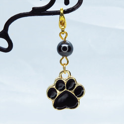 マスクチャーム 黒い肉球とスワロフスキーパール（ブラック）を組合せたチャーム エナメル 猫 犬 キーホルダー 4枚目の画像