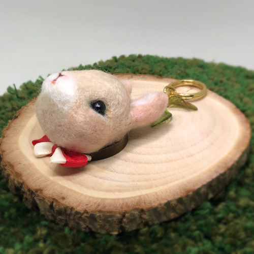 クッションキーホルダー、うさぎフリルフェルト クッションキーホルダー、うさぎフリルフェルト