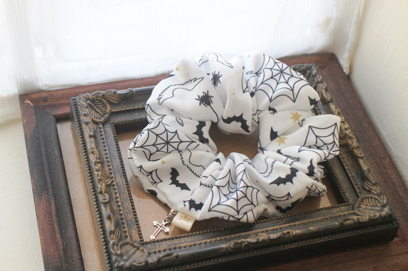幽靈躲貓貓－天使白－原創印花設計－萬聖節－手作 大腸圈 髮圈 第1張的照片