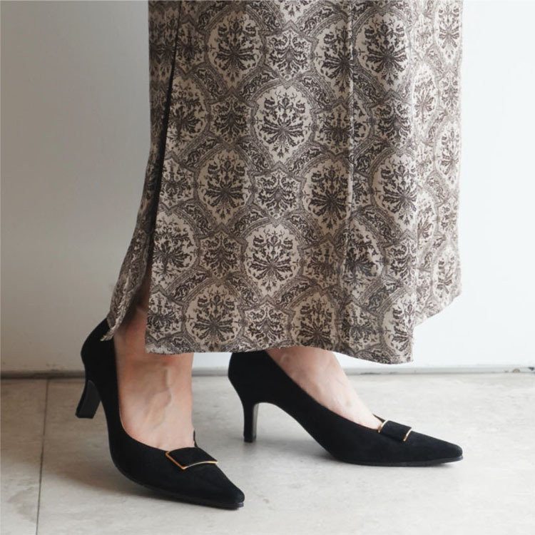 スエードレザーのバックルポインテッドトゥパンプス★ブラックスエードz682ゴールド金具