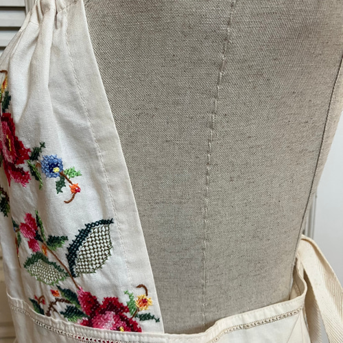 刺繍 クロスステッチ かわいいエプロンワンピース ヴィンテージ 刺繍 クロスステッチ かわいいエプロンワンピース ヴィンテージ