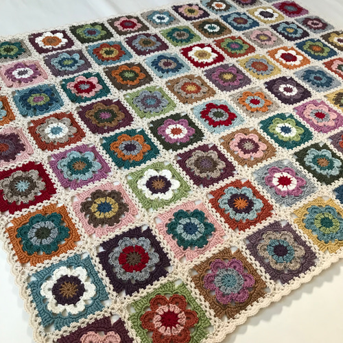 花柄モチーフつなぎのブランケット☆ハンドメイド 棒針編み.花柄モチーフのブランケット☆ハンドメイド