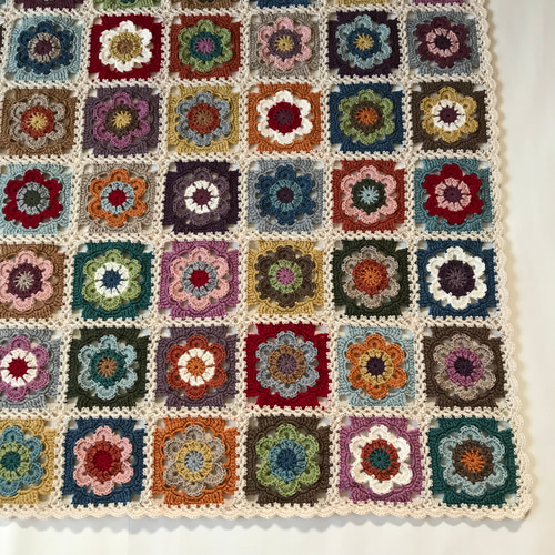 花柄モチーフつなぎのブランケット☆ハンドメイド 印象のデザイン 花柄モチーフつなぎのブランケットハンドメイド