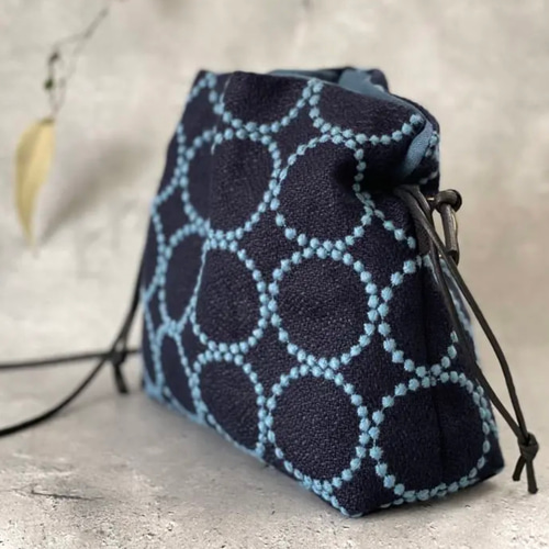 ⚮̈ミナペルホネン タンバリン ネイビー×ブルー エアリーポシェット  